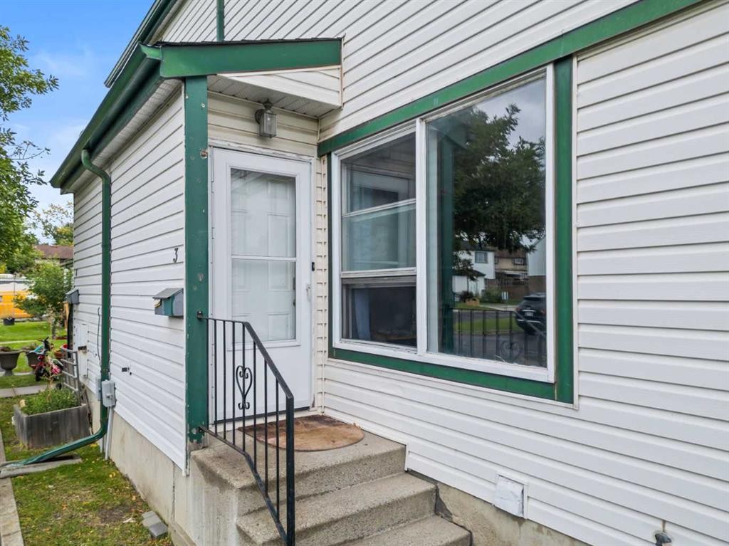 3-100 Pennsylvania Road Se, Calgary, AB - Outdoor With Exterior