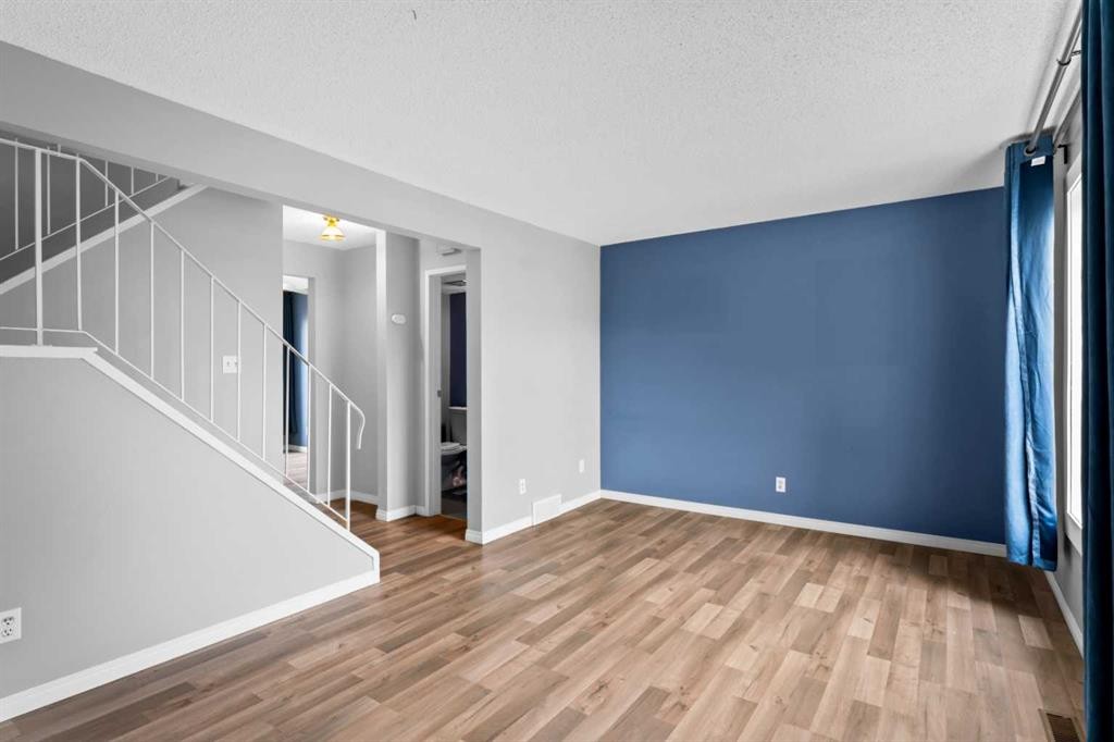 3-100 Pennsylvania Road Se, Calgary, AB - Indoor Photo Showing Other Room