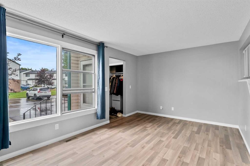 3-100 Pennsylvania Road Se, Calgary, AB - Indoor Photo Showing Other Room