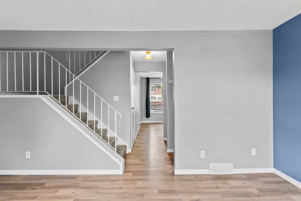 3-100 Pennsylvania Road Se, Calgary, AB - Indoor Photo Showing Other Room