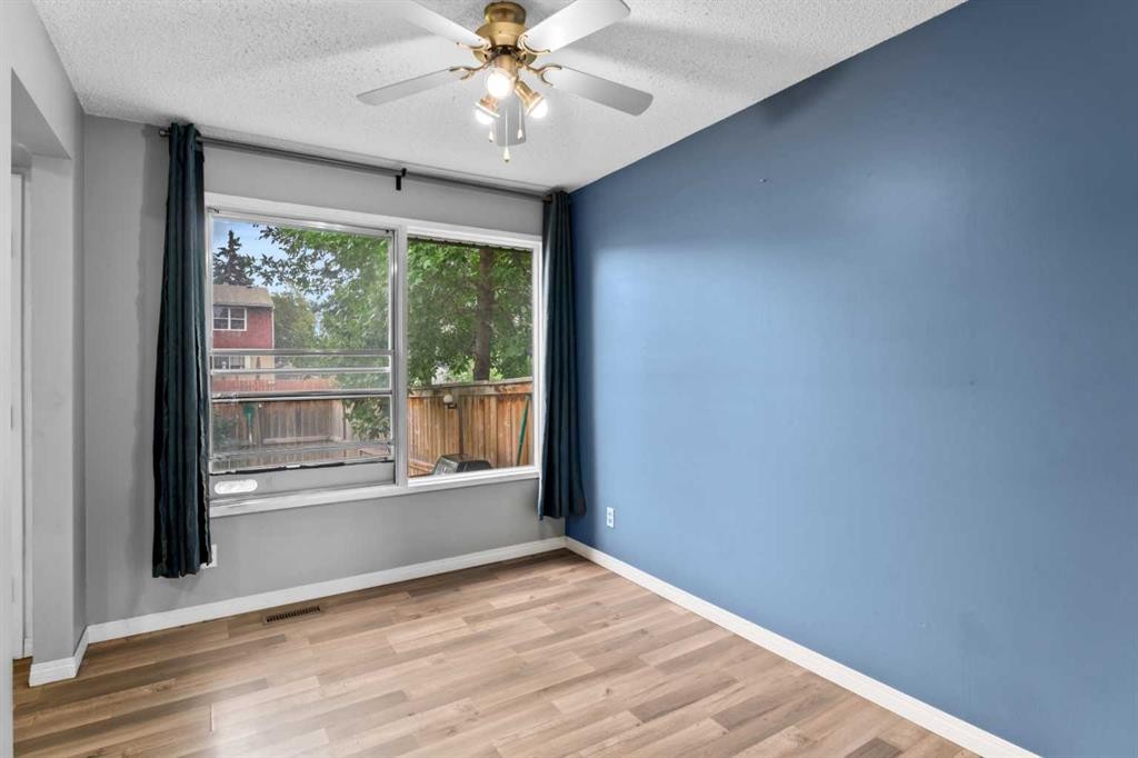 3-100 Pennsylvania Road Se, Calgary, AB - Indoor Photo Showing Other Room