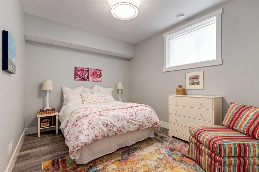 95 Sierra Morena Manor Sw, Calgary, AB - Indoor Photo Showing Bedroom