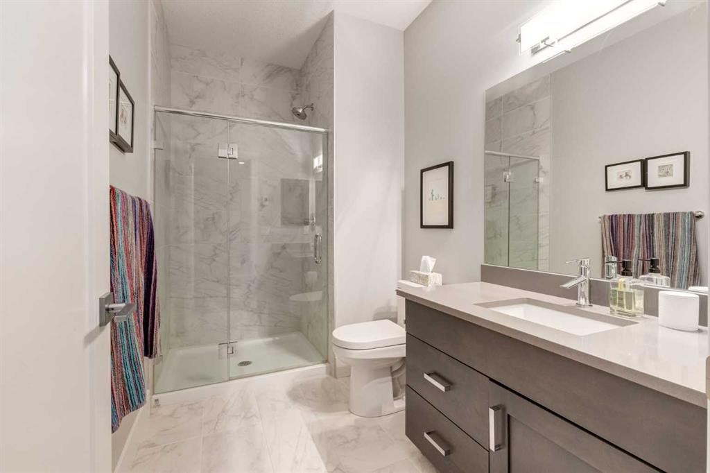 95 Sierra Morena Manor Sw, Calgary, AB - Indoor Photo Showing Bathroom