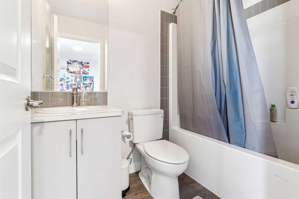 101 Lavender Manor Se, Calgary, AB - Indoor Photo Showing Bathroom