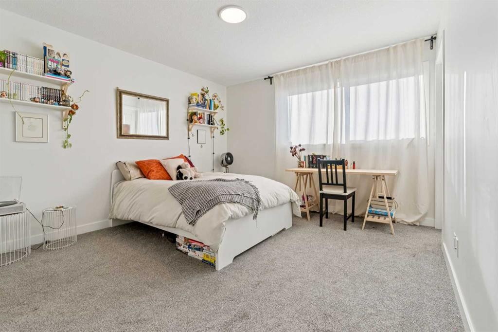 101 Lavender Manor Se, Calgary, AB - Indoor Photo Showing Bedroom