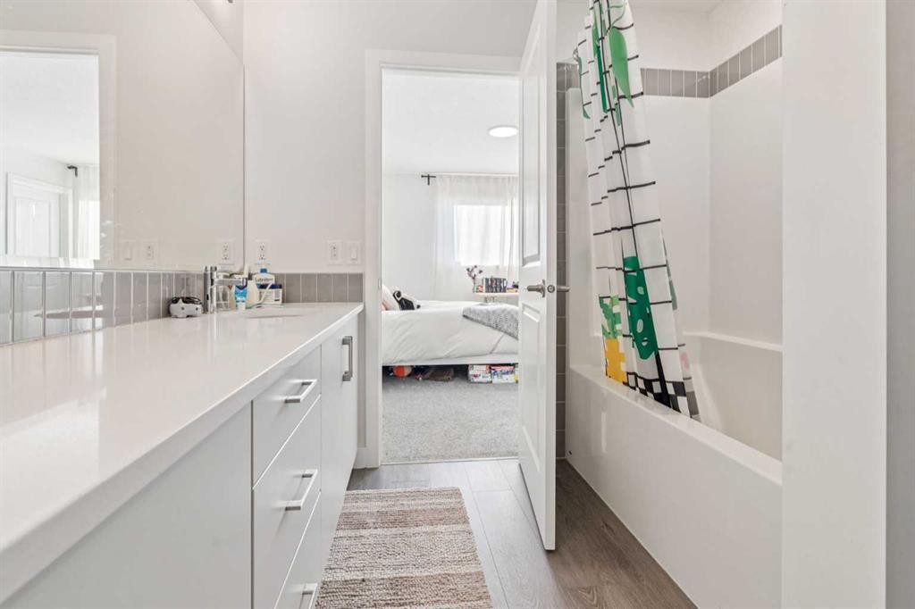 101 Lavender Manor Se, Calgary, AB - Indoor Photo Showing Bathroom