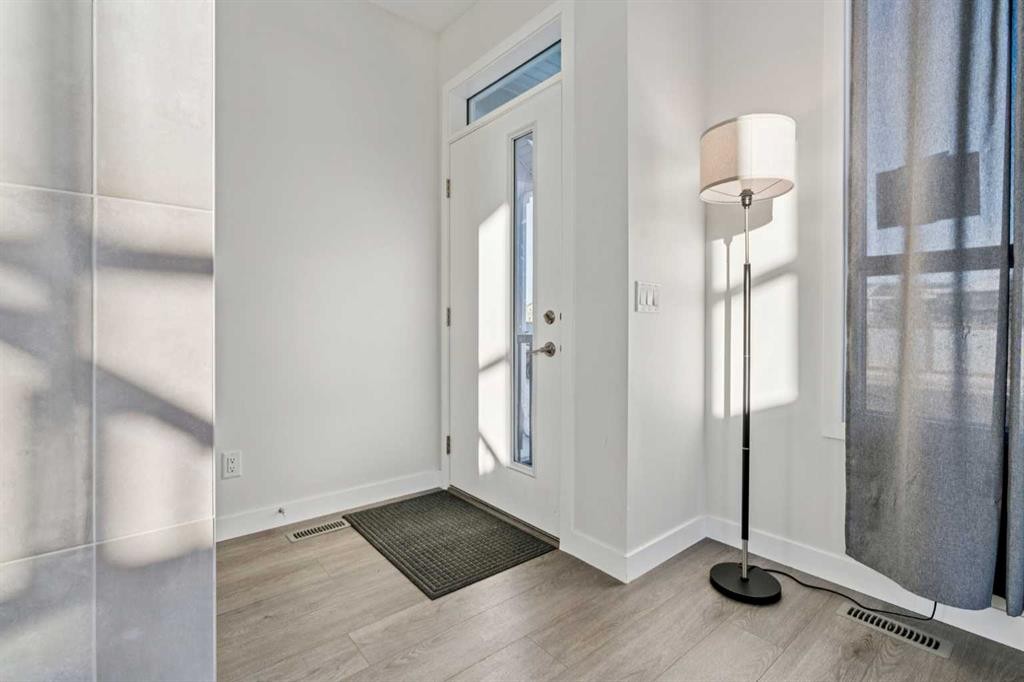 101 Lavender Manor Se, Calgary, AB - Indoor Photo Showing Other Room
