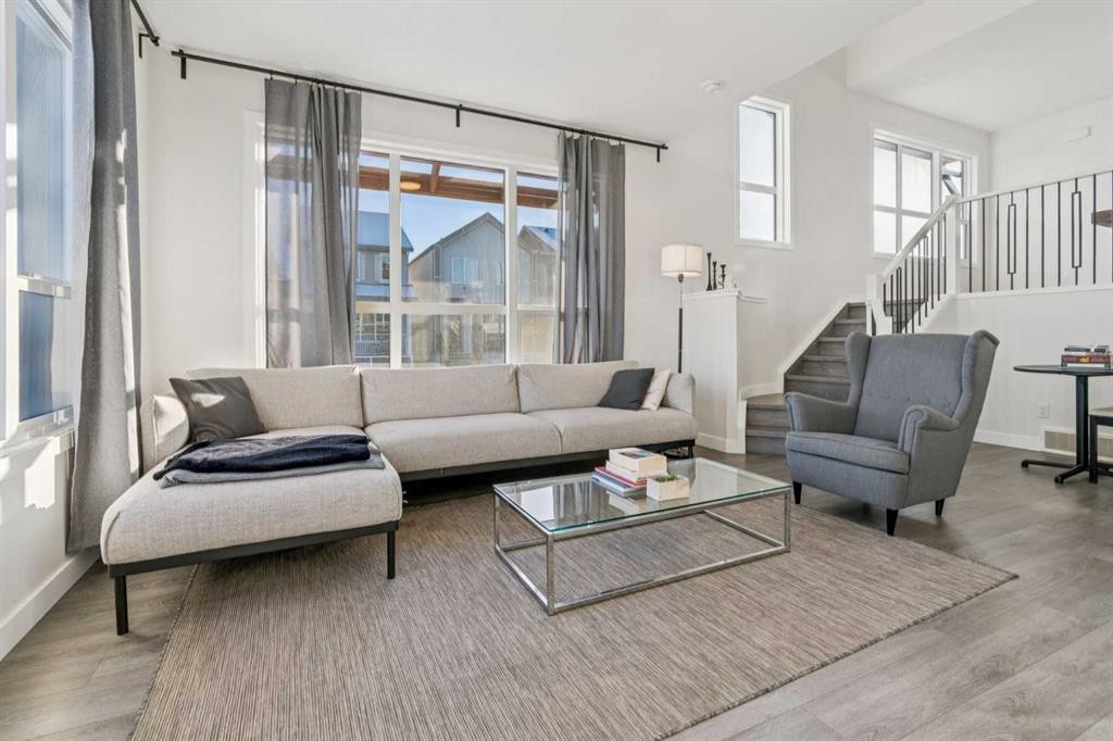 101 Lavender Manor Se, Calgary, AB - Indoor Photo Showing Living Room