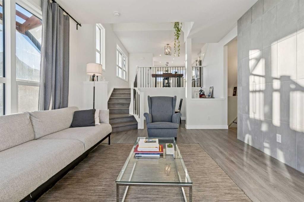 101 Lavender Manor Se, Calgary, AB - Indoor Photo Showing Living Room