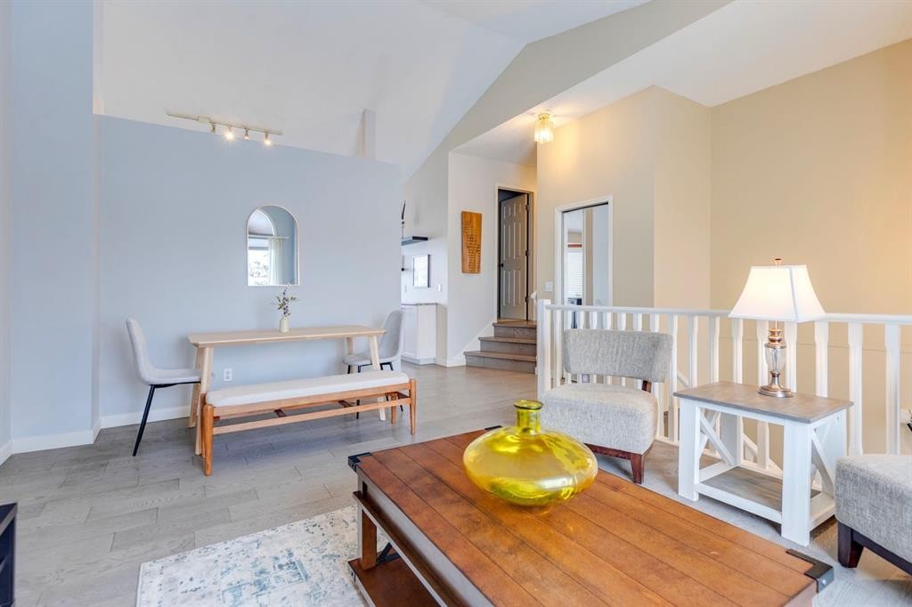 19 Sunlake Gardens Se, Calgary, AB - Indoor