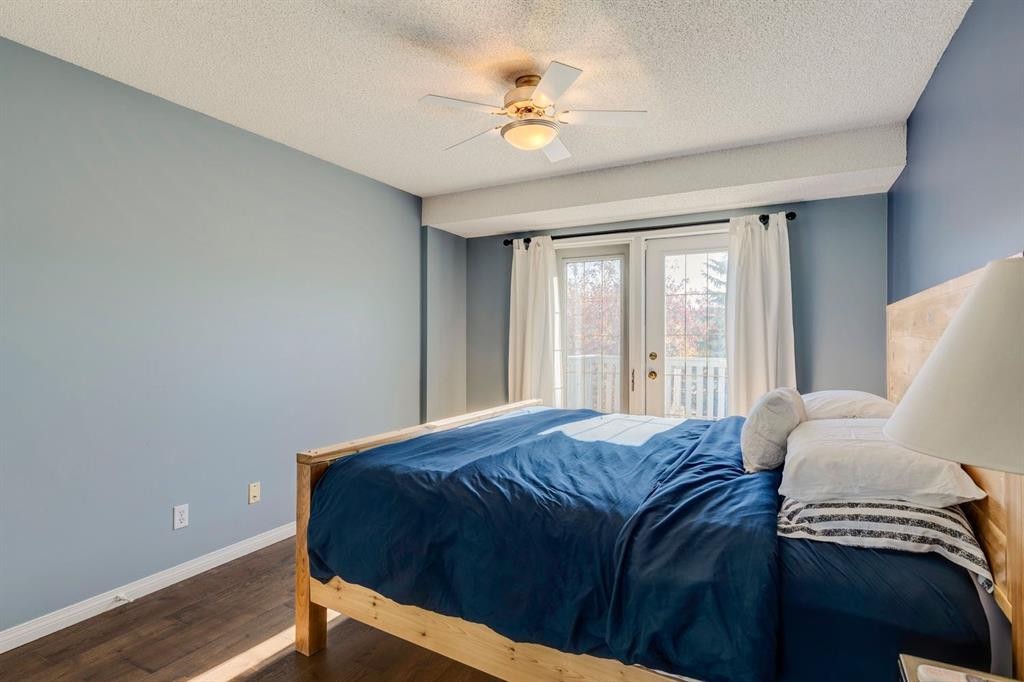 19 Sunlake Gardens Se, Calgary, AB - Indoor Photo Showing Bedroom