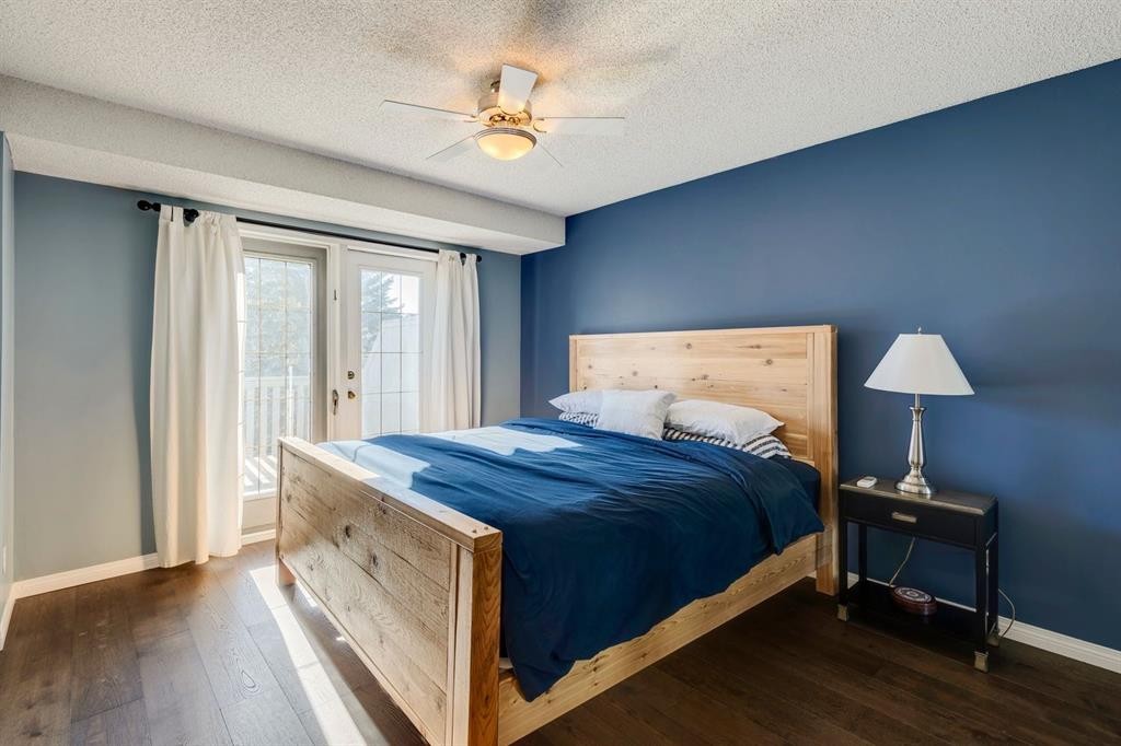 19 Sunlake Gardens Se, Calgary, AB - Indoor Photo Showing Bedroom