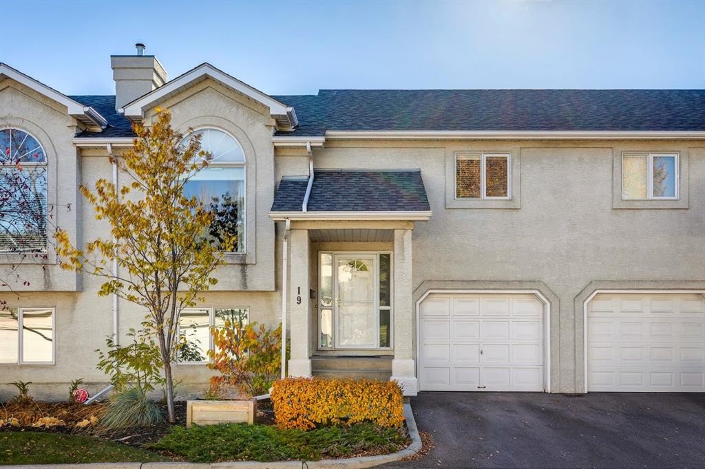 19 Sunlake Gardens Se, Calgary, AB - Outdoor With Facade