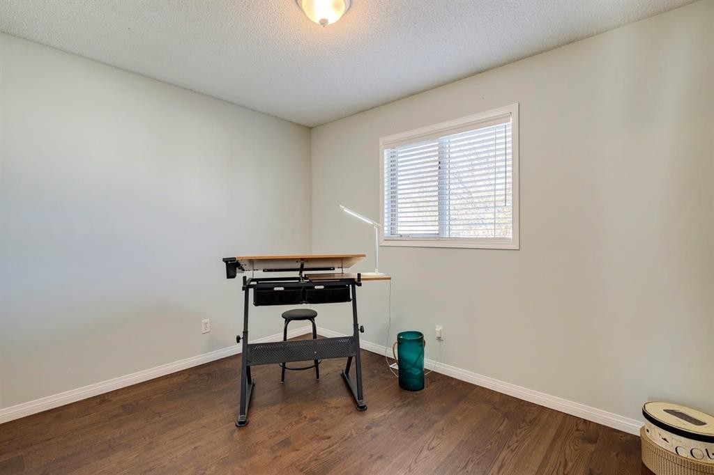 19 Sunlake Gardens Se, Calgary, AB - Indoor
