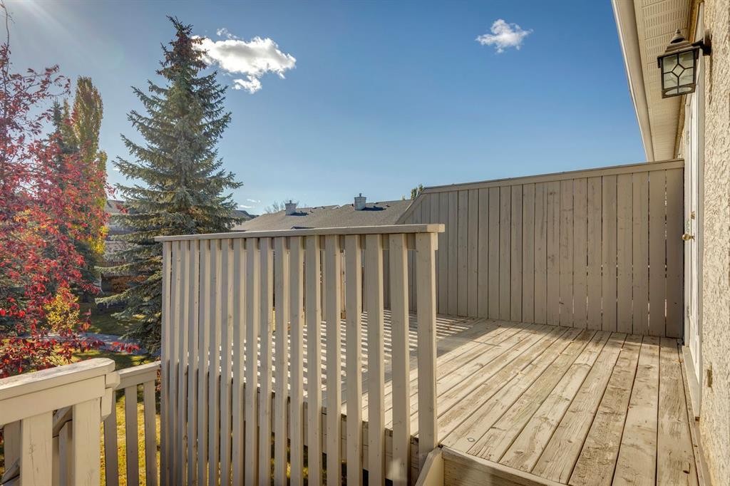 19 Sunlake Gardens Se, Calgary, AB - Outdoor With Deck Patio Veranda