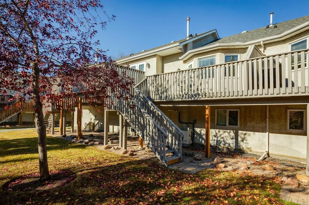 19 Sunlake Gardens Se, Calgary, AB - Outdoor With Deck Patio Veranda