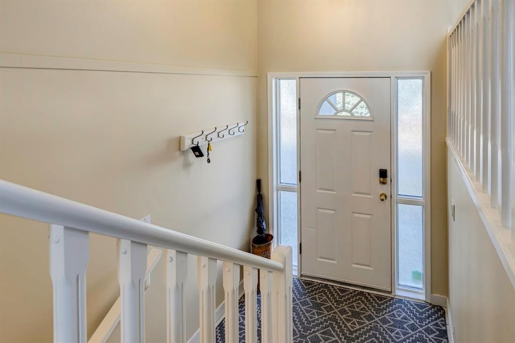 19 Sunlake Gardens Se, Calgary, AB - Indoor Photo Showing Other Room