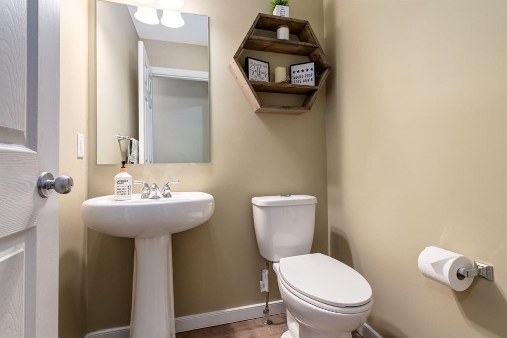 82 Cranwell Common Se, Calgary, AB - Indoor Photo Showing Bathroom