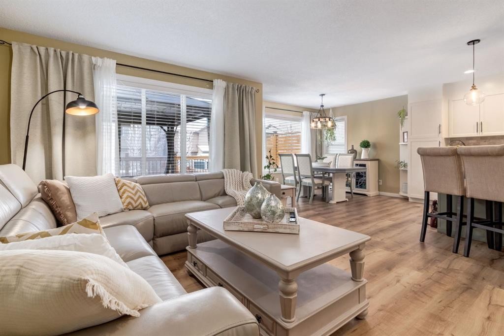 82 Cranwell Common Se, Calgary, AB - Indoor Photo Showing Living Room