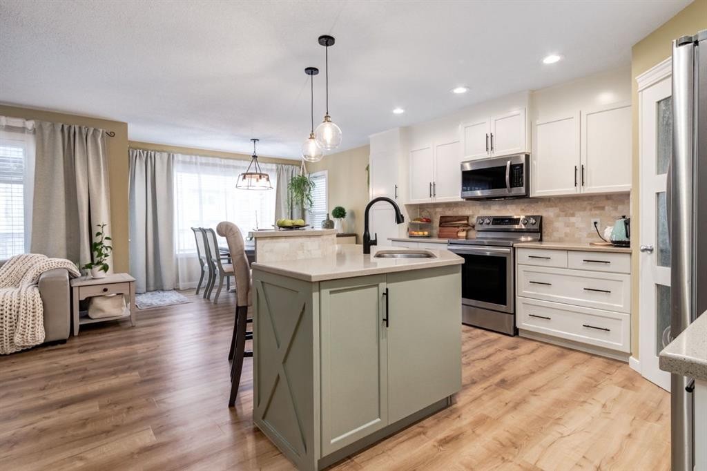 82 Cranwell Common Se, Calgary, AB - Indoor Photo Showing Kitchen With Stainless Steel Kitchen With Upgraded Kitchen