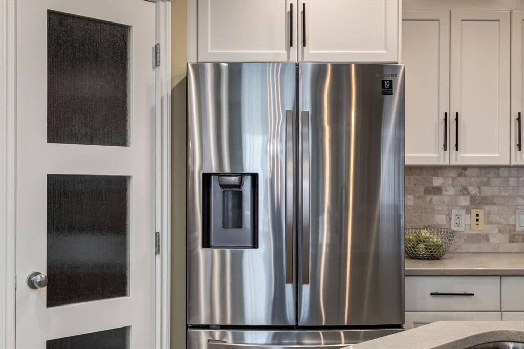 82 Cranwell Common Se, Calgary, AB - Indoor Photo Showing Kitchen With Stainless Steel Kitchen