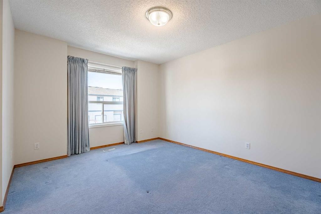 203 Anderson Grove Sw, Calgary, AB - Indoor Photo Showing Other Room