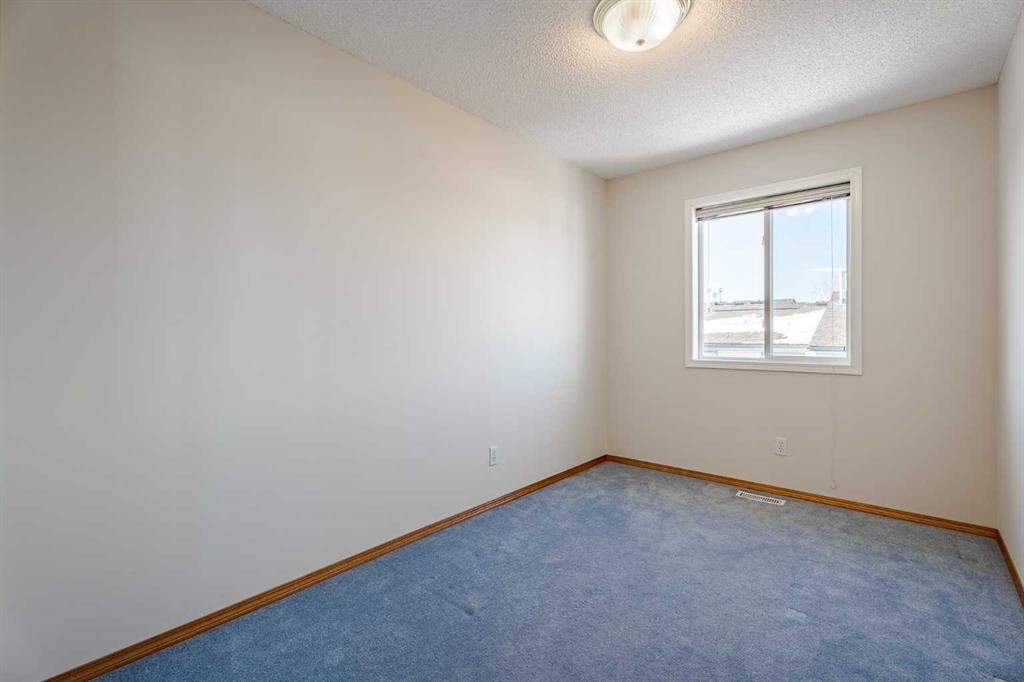 203 Anderson Grove Sw, Calgary, AB - Indoor Photo Showing Other Room