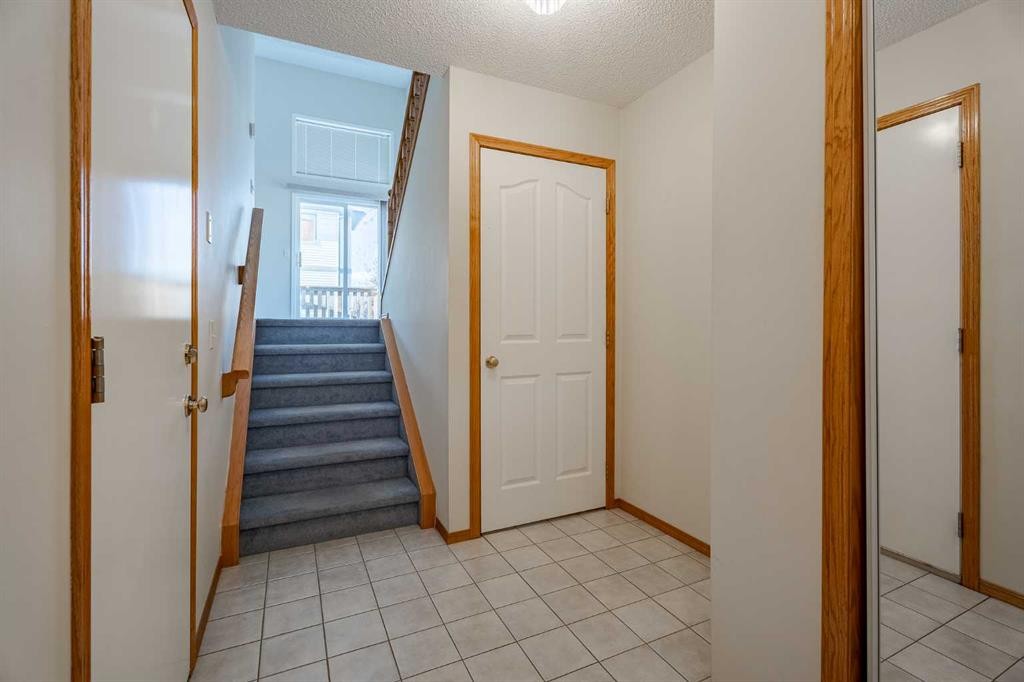 203 Anderson Grove Sw, Calgary, AB - Indoor Photo Showing Other Room