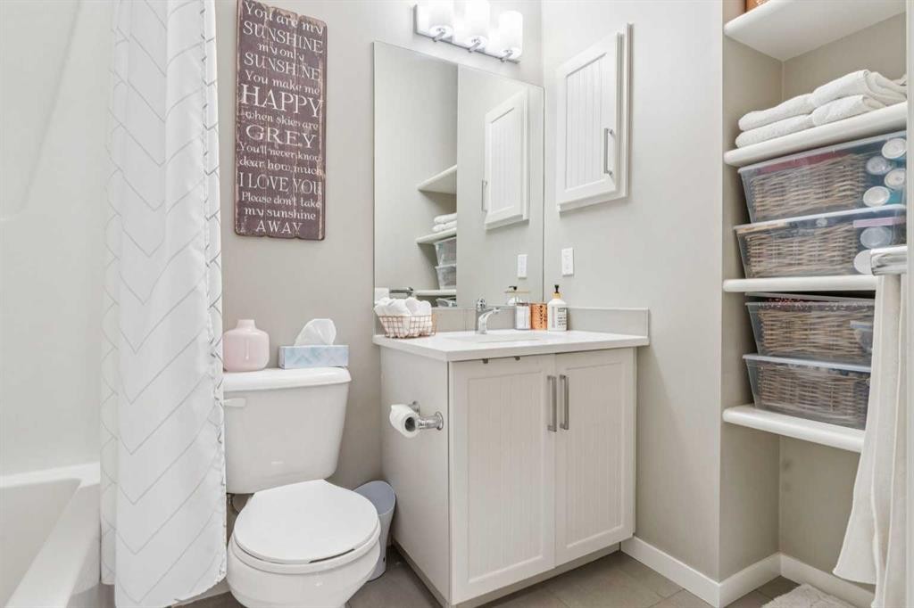 115-10 Mahogany Mews Se, Calgary, AB - Indoor Photo Showing Bathroom