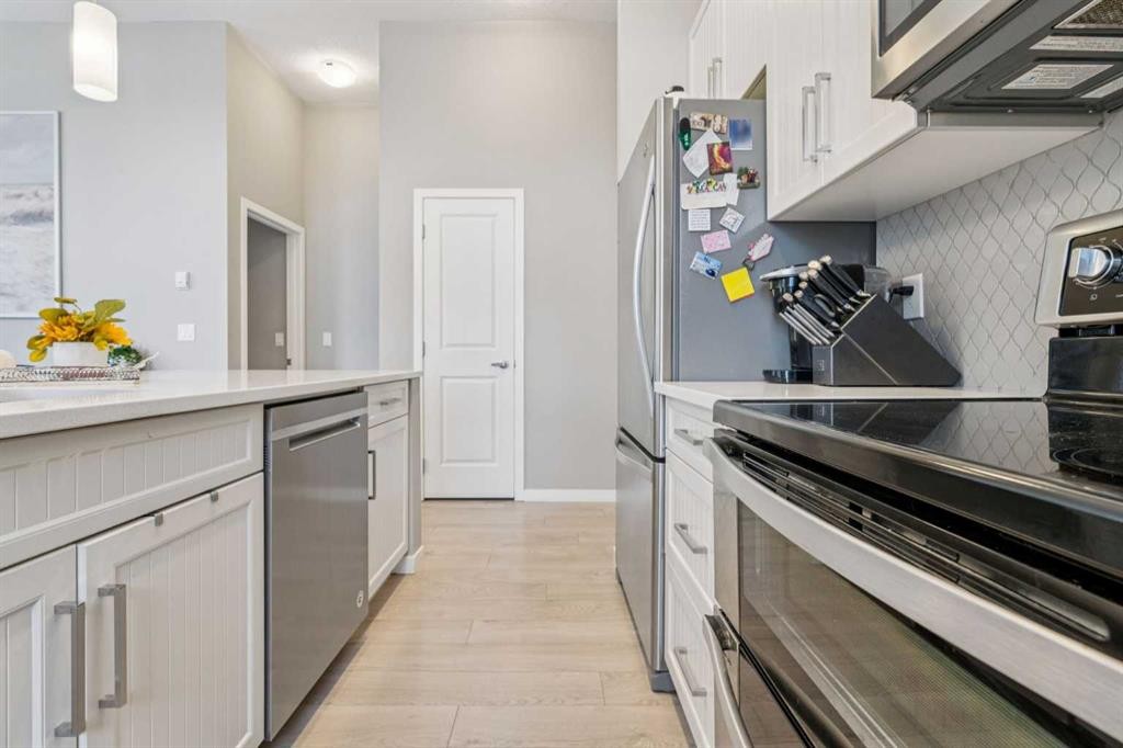 115-10 Mahogany Mews Se, Calgary, AB - Indoor Photo Showing Kitchen With Upgraded Kitchen
