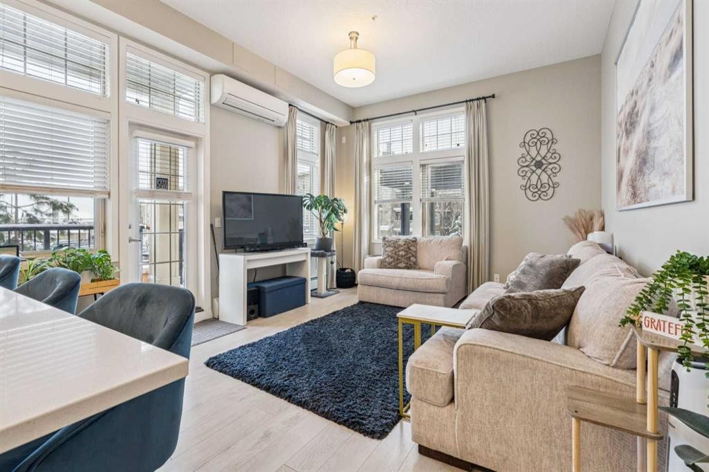 115-10 Mahogany Mews Se, Calgary, AB - Indoor Photo Showing Living Room