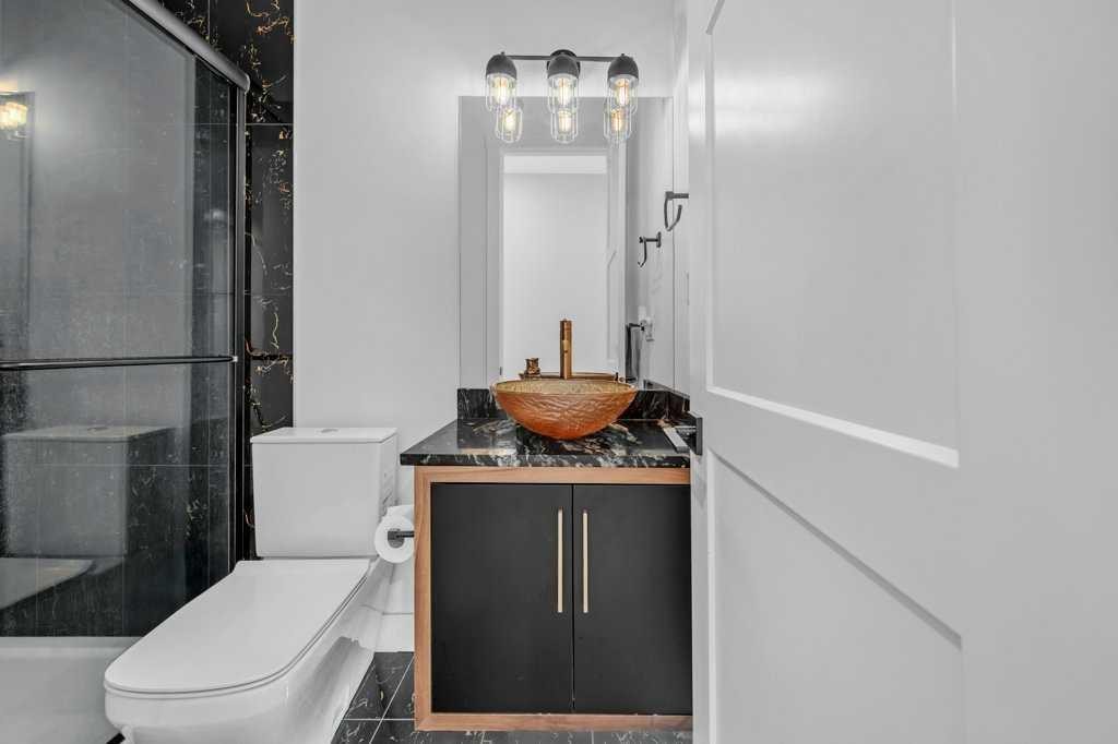 95 Saddlepeace Way Ne, Calgary, AB - Indoor Photo Showing Bathroom