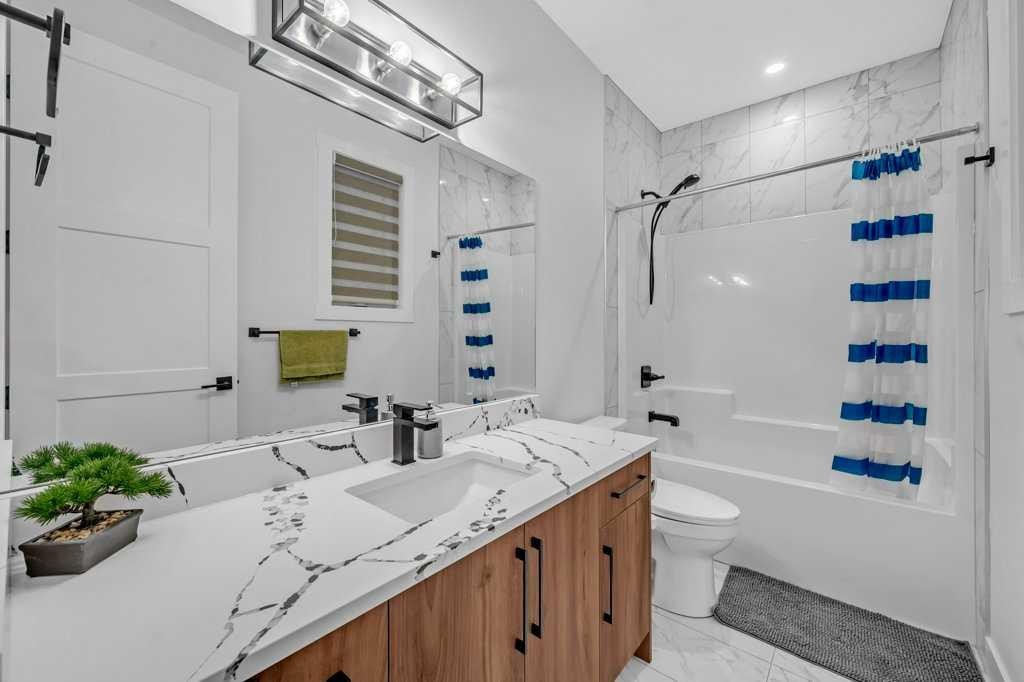 95 Saddlepeace Way Ne, Calgary, AB - Indoor Photo Showing Bathroom