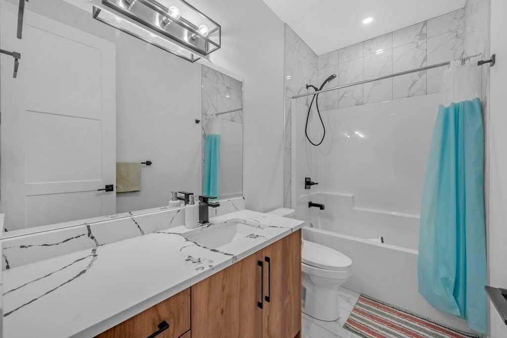 95 Saddlepeace Way Ne, Calgary, AB - Indoor Photo Showing Bathroom