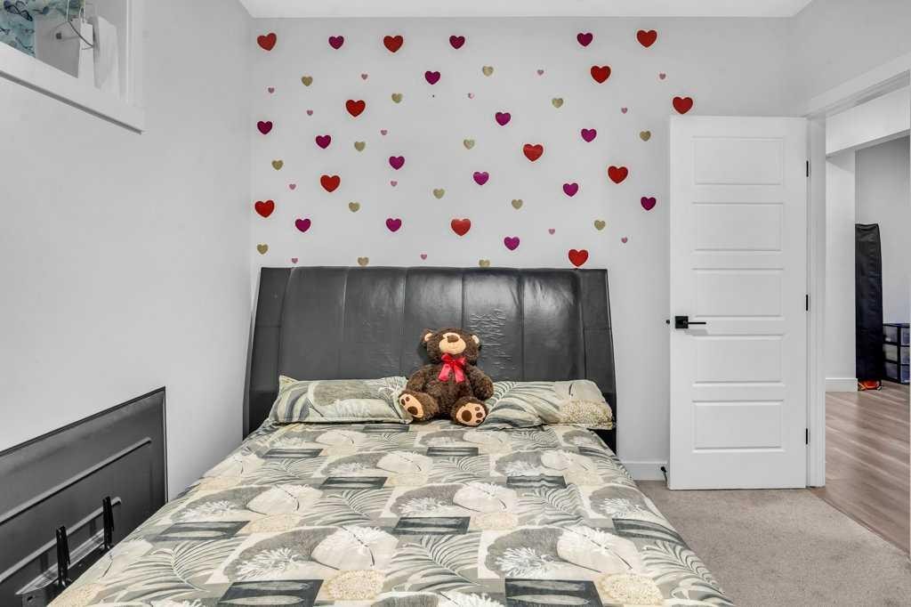 95 Saddlepeace Way Ne, Calgary, AB - Indoor Photo Showing Bedroom