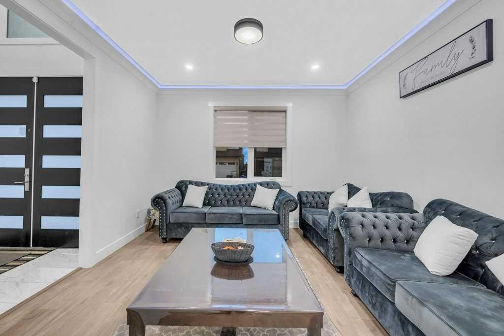 95 Saddlepeace Way Ne, Calgary, AB - Indoor Photo Showing Living Room