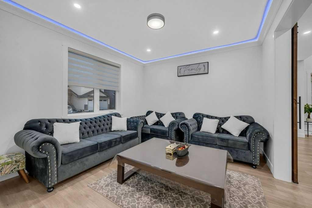 95 Saddlepeace Way Ne, Calgary, AB - Indoor Photo Showing Living Room