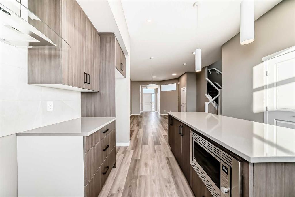 155 Sawgrass Gate Nw, Airdrie, AB - Indoor Photo Showing Kitchen
