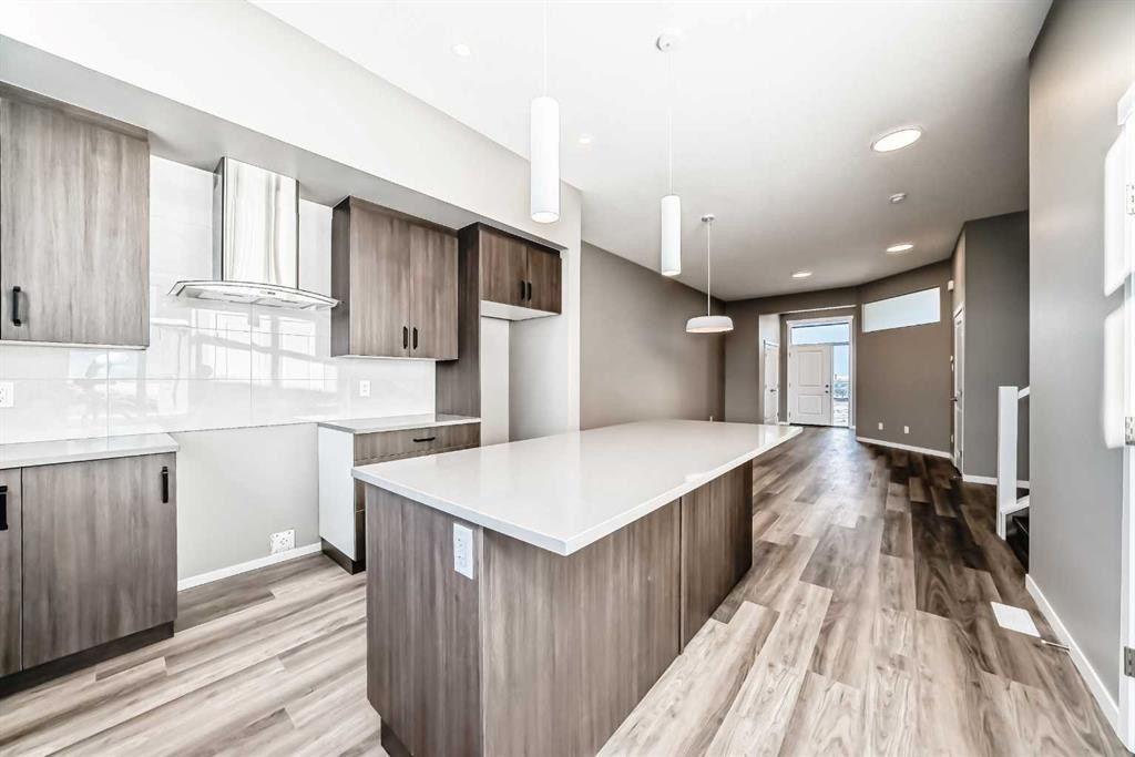155 Sawgrass Gate Nw, Airdrie, AB - Indoor Photo Showing Kitchen