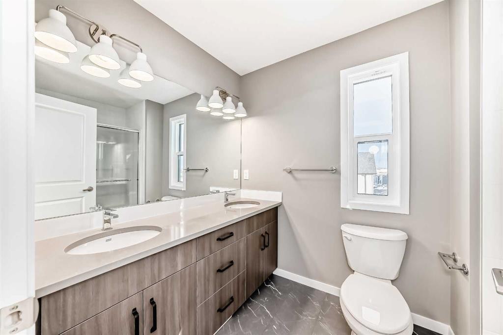 155 Sawgrass Gate Nw, Airdrie, AB - Indoor Photo Showing Bathroom