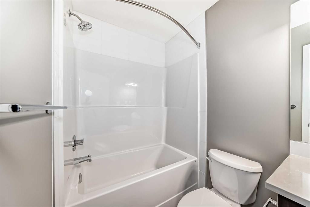 155 Sawgrass Gate Nw, Airdrie, AB - Indoor Photo Showing Bathroom