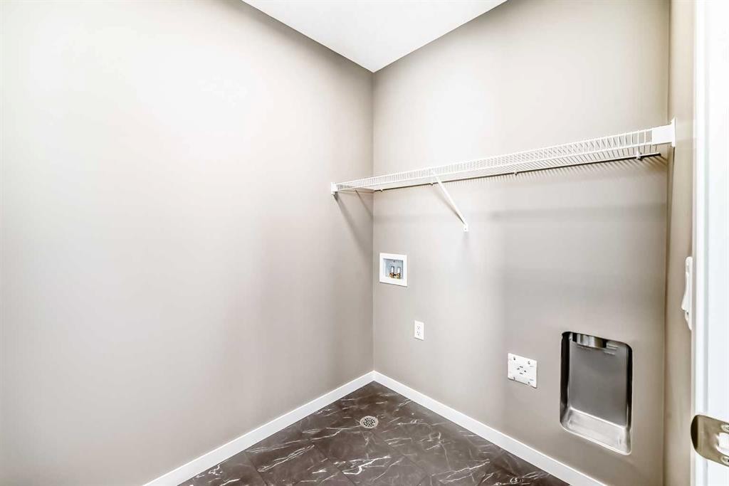155 Sawgrass Gate Nw, Airdrie, AB - Indoor With Storage