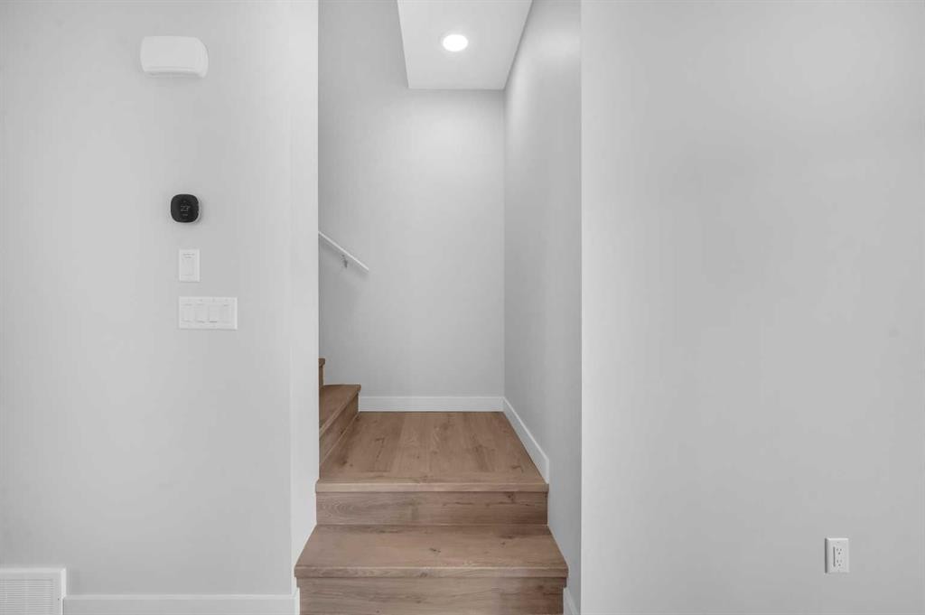 305 Shawnee Square Sw, Calgary, AB - Indoor Photo Showing Other Room