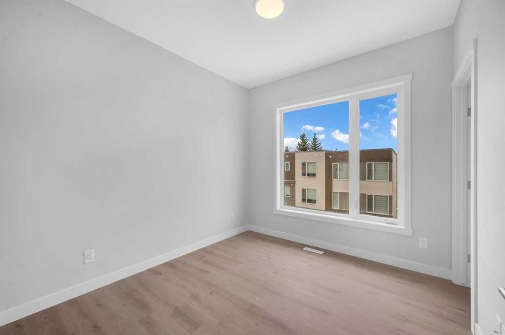 305 Shawnee Square Sw, Calgary, AB - Indoor Photo Showing Other Room