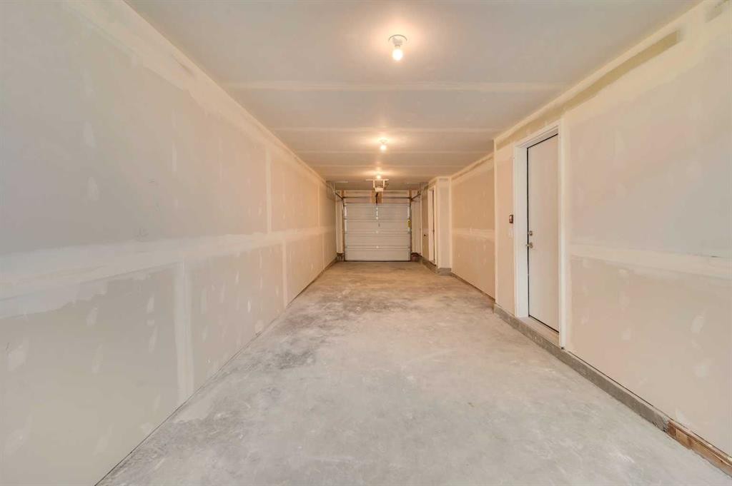 305 Shawnee Square Sw, Calgary, AB - Indoor Photo Showing Other Room