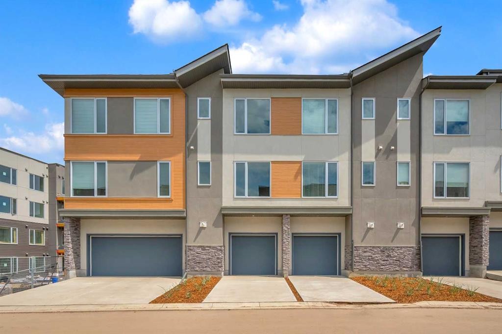 305 Shawnee Square Sw, Calgary, AB - Outdoor With Facade