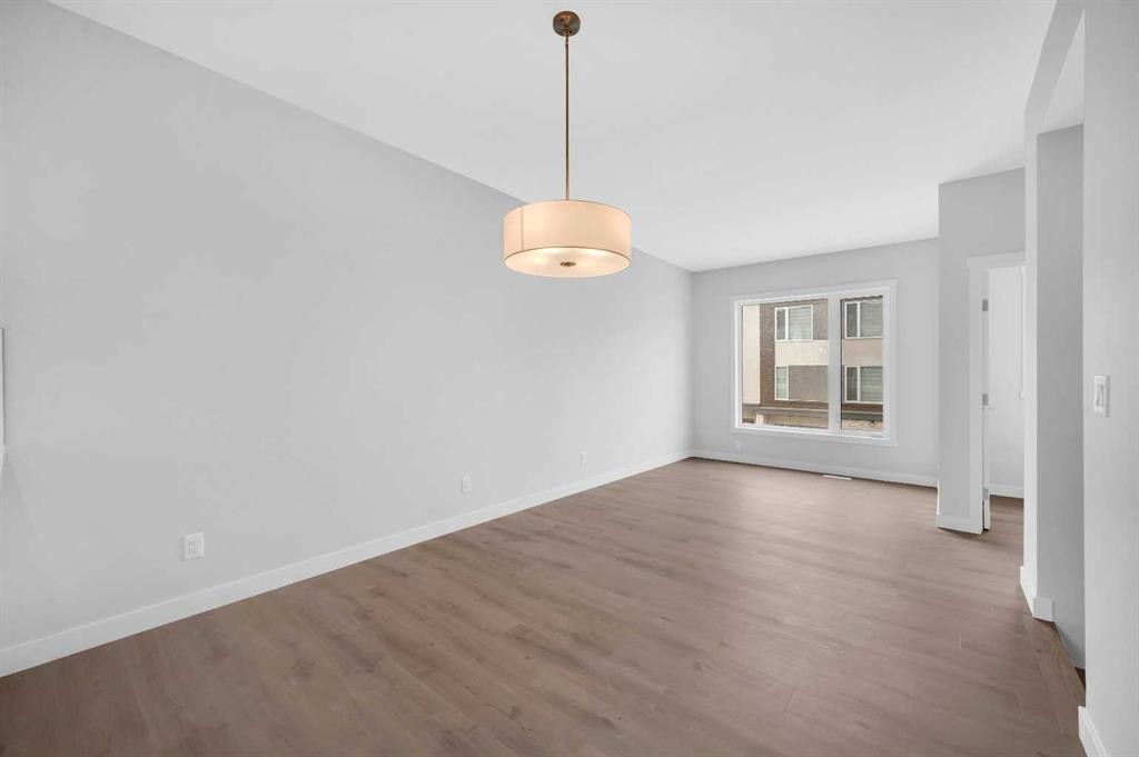 305 Shawnee Square Sw, Calgary, AB - Indoor Photo Showing Other Room