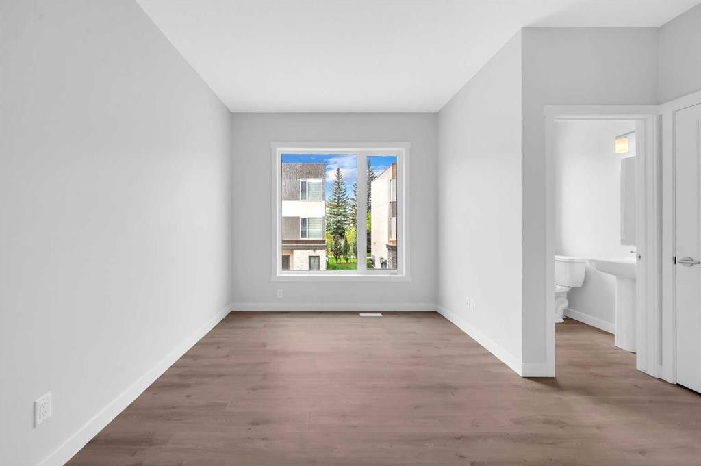 305 Shawnee Square Sw, Calgary, AB - Indoor Photo Showing Other Room