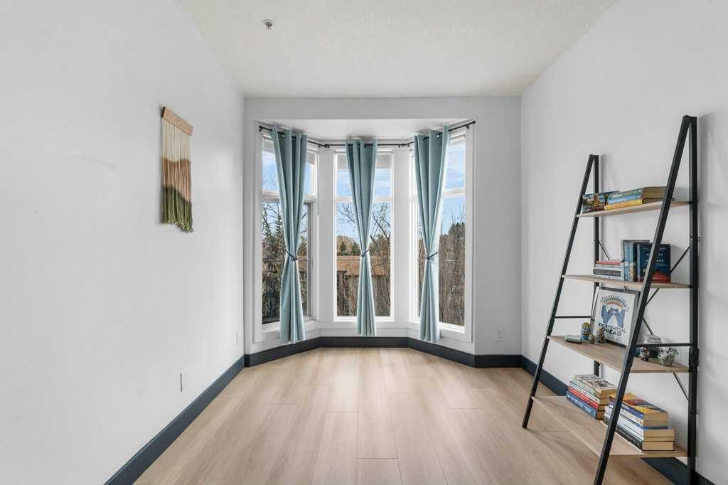 306-2307 14 Street Sw, Calgary, AB - Indoor Photo Showing Other Room