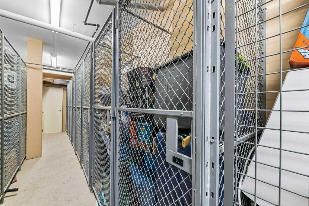 306-2307 14 Street Sw, Calgary, AB - Indoor